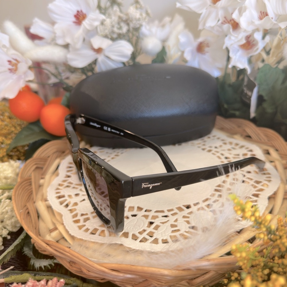 SALVATORE FERRAGAMO Black square sunglasses 53-19-140 mm - Picture 3 of 6